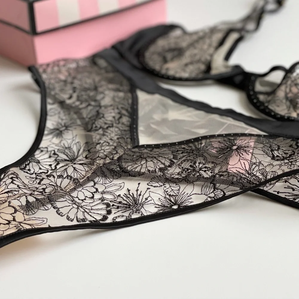 32D SMALL Victoria’s Secret embroidered bra set